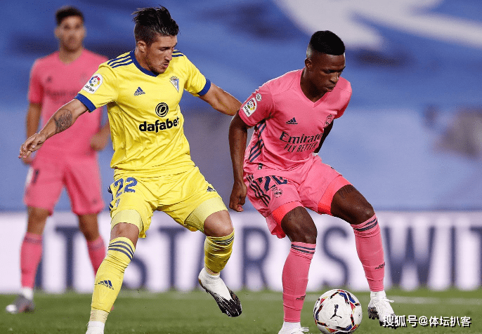 开云体育-风云突变菲尼克斯太阳窗口期战术微调，欧冠版图或变，更衣室稳定，轮换策略成焦点-开云体育